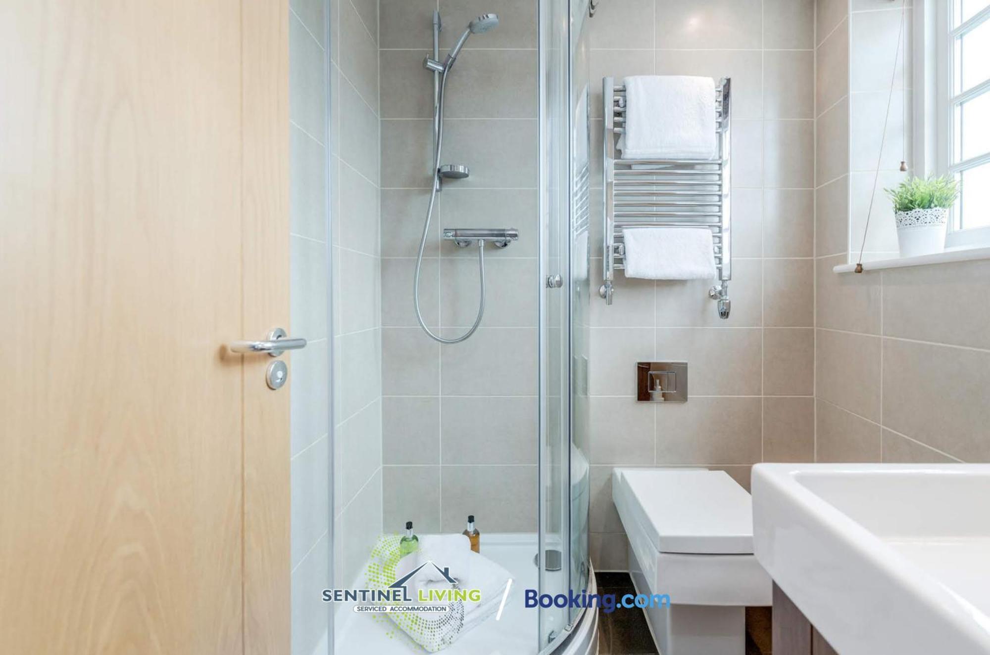 Windsor Flat 2 Bed By Sentinel Living With Free Wifi And Parking Apartment Bagian luar foto